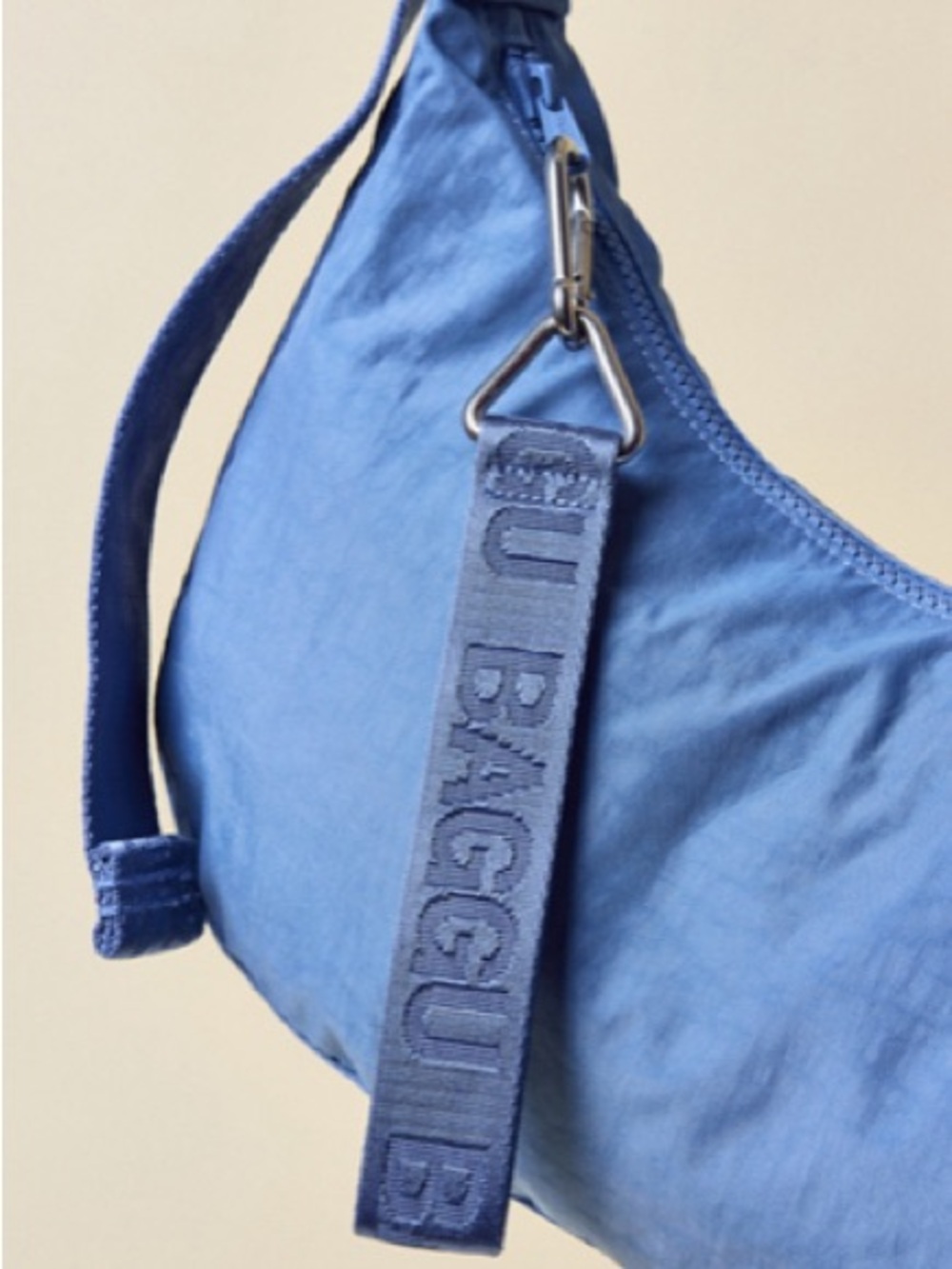 BAGGU LOGO KEYCHAIN in STEEL BLUE
